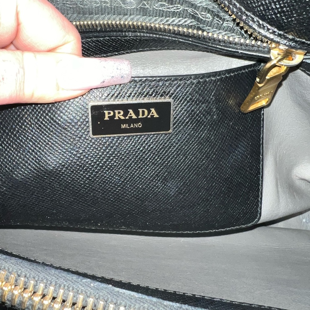 Authentic Prada Large Promenade - Picture 8 of 16